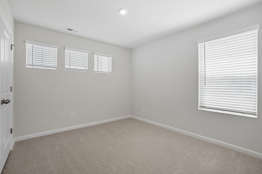 Spacious, unfurnished interior of a new home in Waxhaw Landing, Monroe (Image 29).
