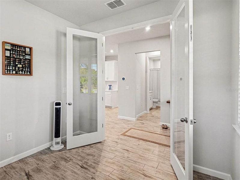 Spacious, unfurnished interior of a new home in , Venice (Image 20).