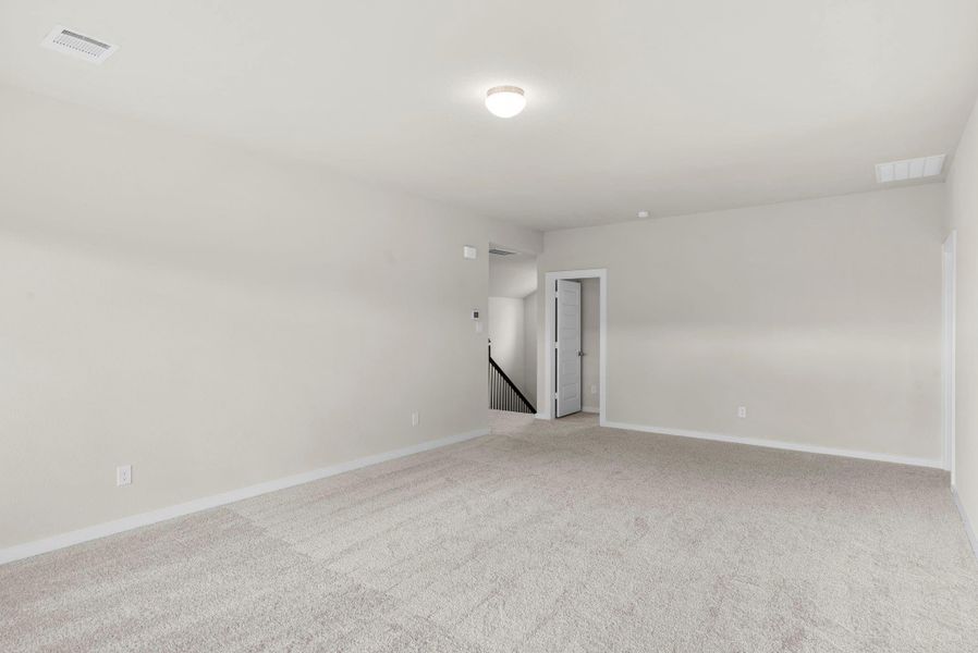 Spacious, unfurnished interior of a new home in Huntington Place, Rosharon (Image 31).