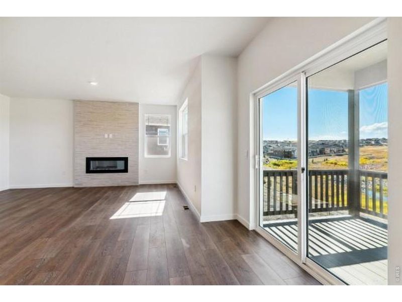 Spacious, unfurnished interior of a new home in Lakeside Canyon, Mead (Image 19).