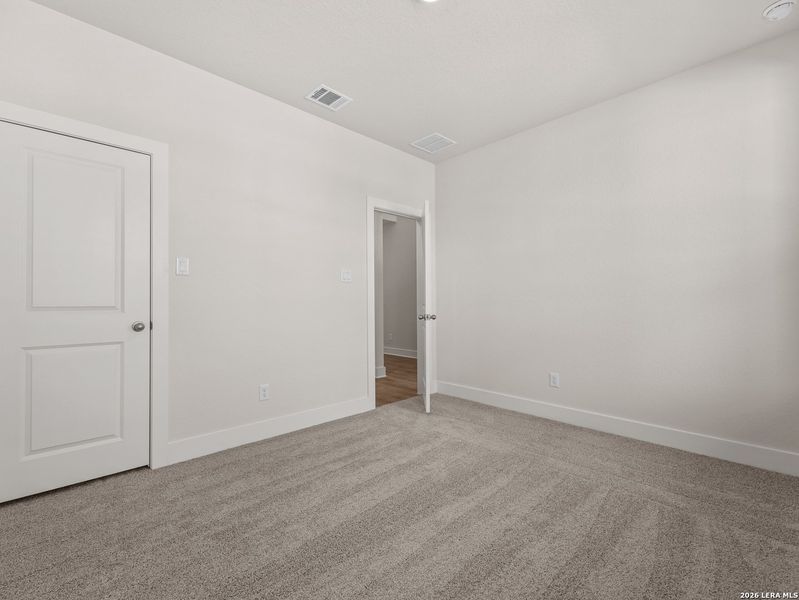 Spacious, unfurnished interior of a new home in Veranda, San Antonio (Image 30).