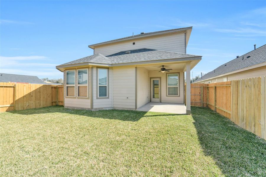 Exterior details and patio area of a home in Anderson Lakes, Houston (Image 23).