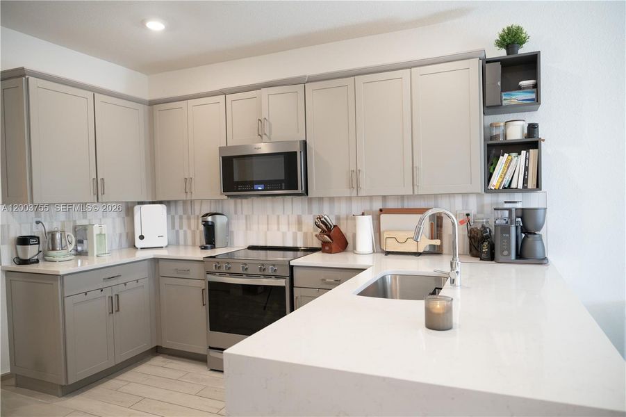 Furnished interior view inside a new home in , Pembroke Pines (Image 11).