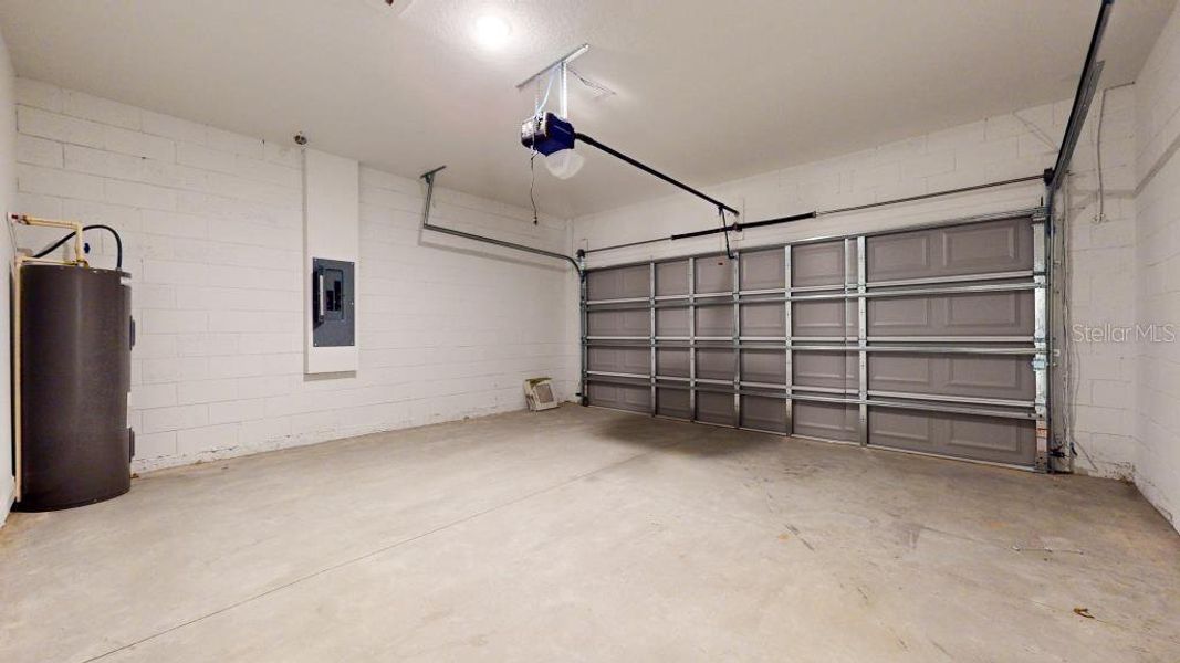 Spacious, unfurnished interior of a new home in , Dunnellon (Image 19).