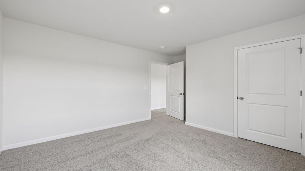 Spacious, unfurnished interior of a new home in Lakestone, Woodruff (Image 25).