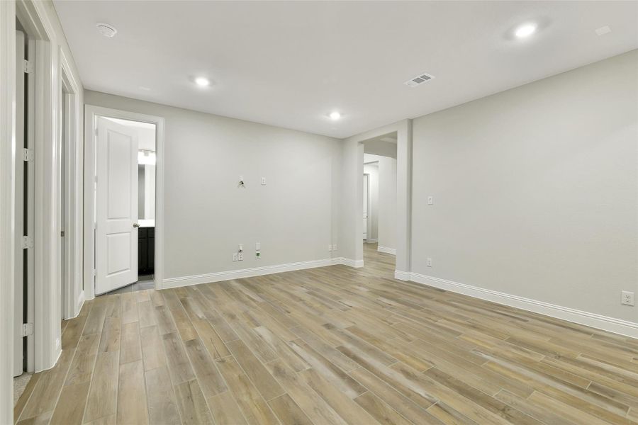 Spacious, unfurnished interior of a new home in Evergreen 60', Conroe (Image 10).