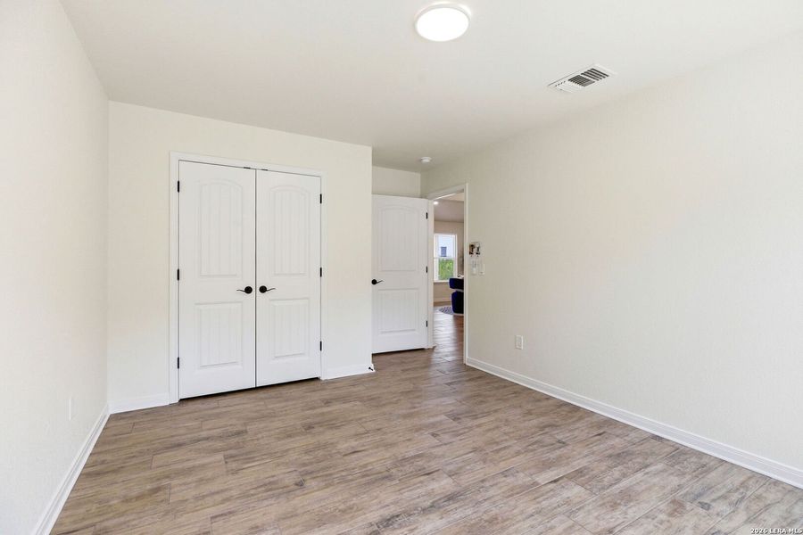 Spacious, unfurnished interior of a new home in , Fischer (Image 25).