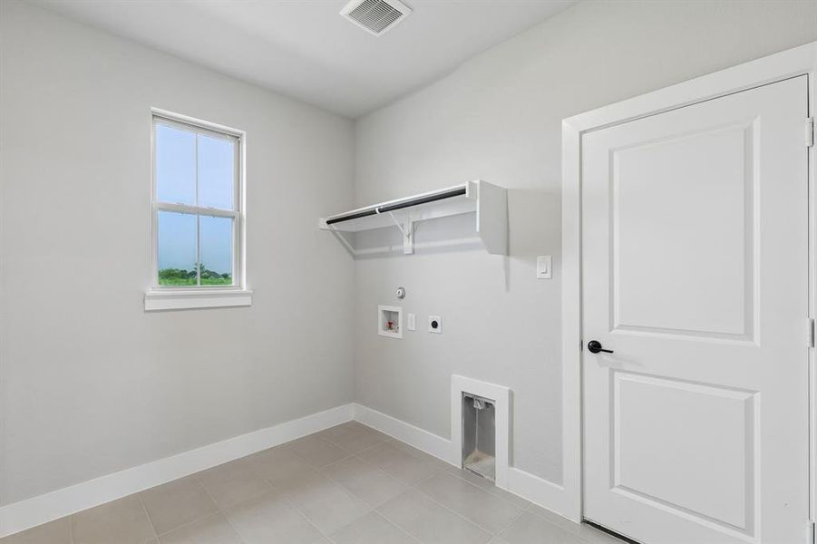 Spacious, unfurnished interior of a new home in Ellis Ranch Estates, Waxahachie (Image 21).
