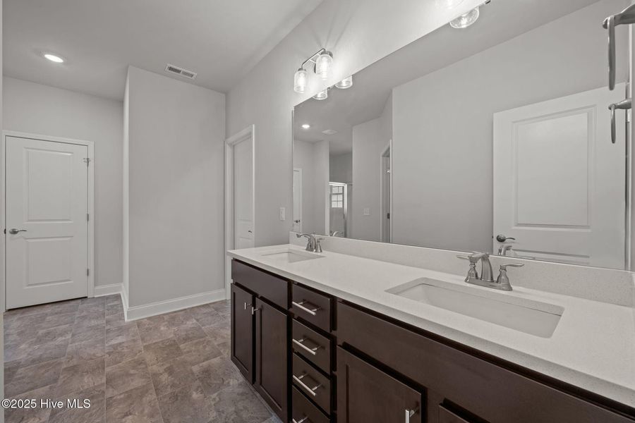 Furnished interior view inside a new home in Fairfield Harbour, New Bern (Image 9).