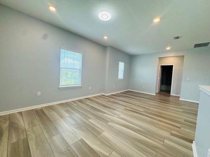 Spacious, unfurnished interior of a new home in , St. Cloud (Image 14).