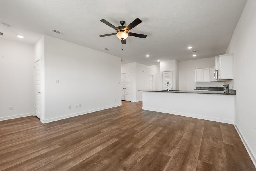 Spacious, unfurnished interior of a new home in Grand Lake, Snook (Image 9). Spacious, unfurnished interior of a new home in Grand Lake, Snook (Image 9).