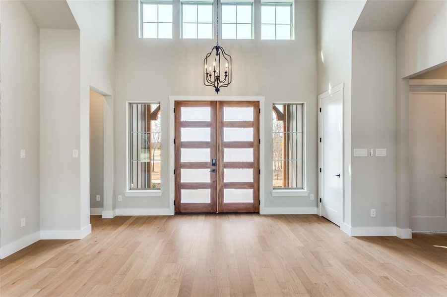 Spacious, unfurnished interior of a new home in , Weatherford (Image 18).