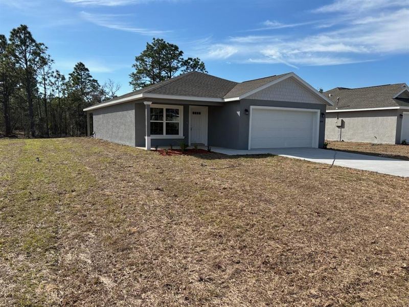 Exterior details and patio area of a home in , Dunnellon (Image 3). Exterior details and patio area of a home in , Dunnellon (Image 3).