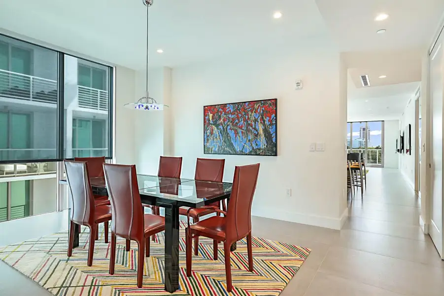 DEN/DINING ROOM DEN/DINING ROOM