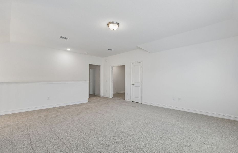 Representative unfurnished interior of a home built from the Harvard by Pulte Homes in Ribbonwood, Aubrey (Image 19).