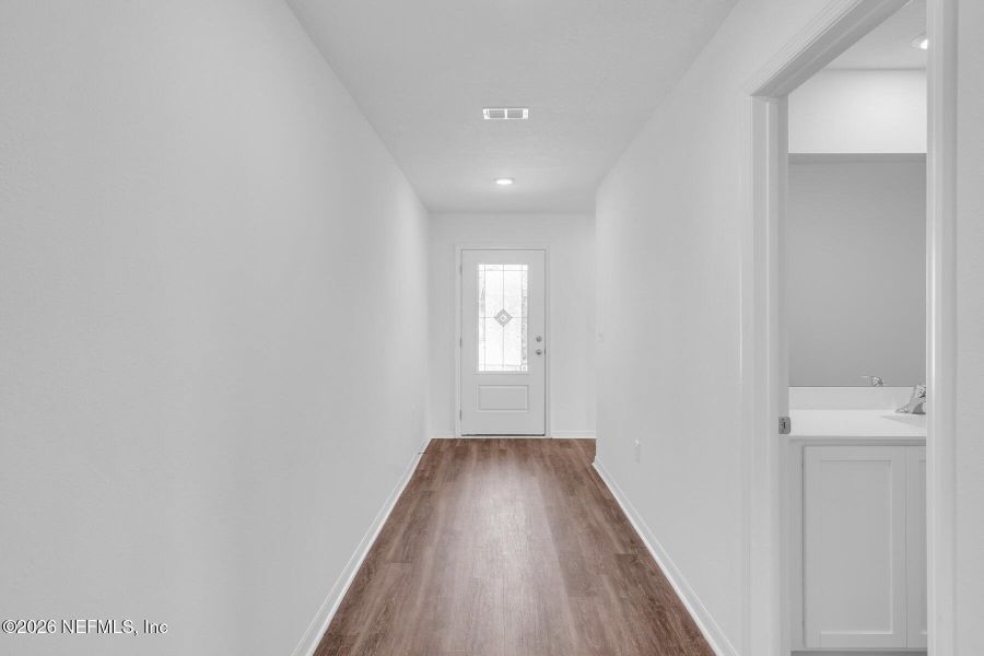 Spacious, unfurnished interior of a new home in Rolling Hills, Green Cove Springs (Image 12).