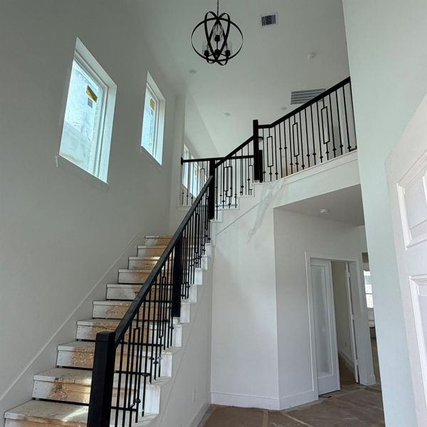 Spacious, unfurnished interior of a new home in Wood Leaf Reserve, Tomball (Image 5).