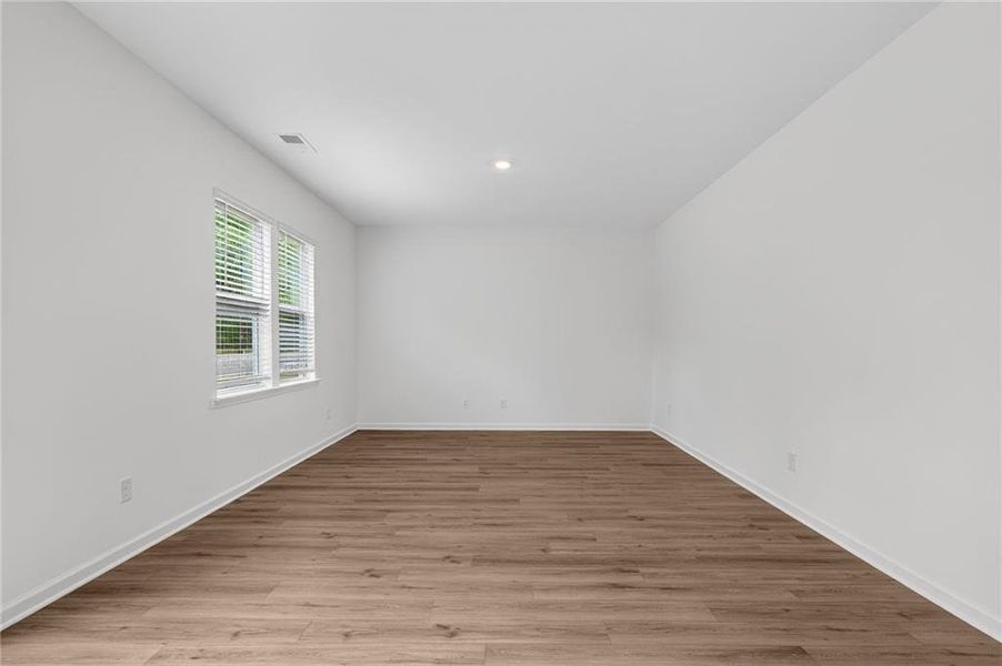 Spacious, unfurnished interior of a new home in Lexington Meadows, Athens (Image 21).