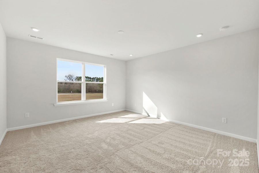 Spacious, unfurnished interior of a new home in The Meadows at Asbury Ridge, York (Image 15).
