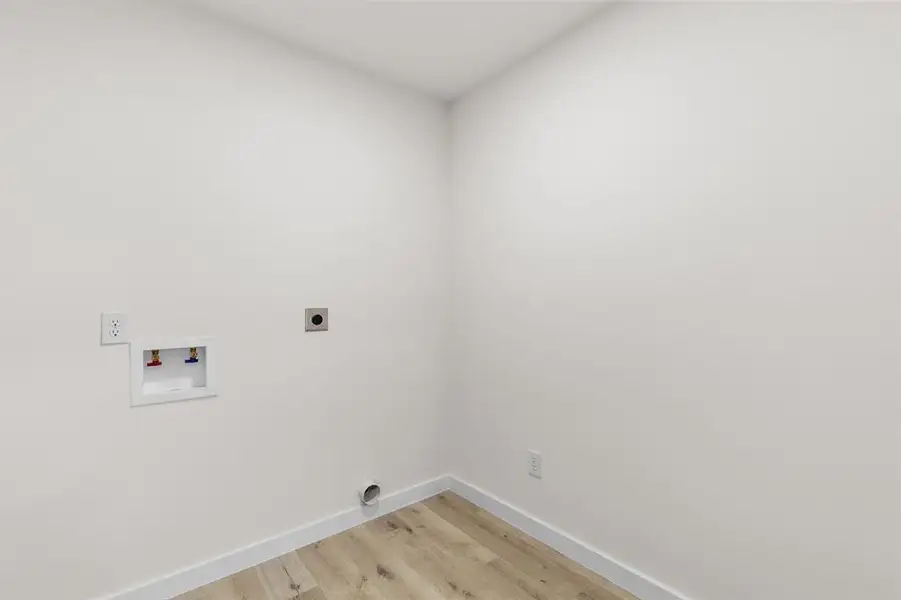 Spacious, unfurnished interior of a new home in , Robinson (Image 36).