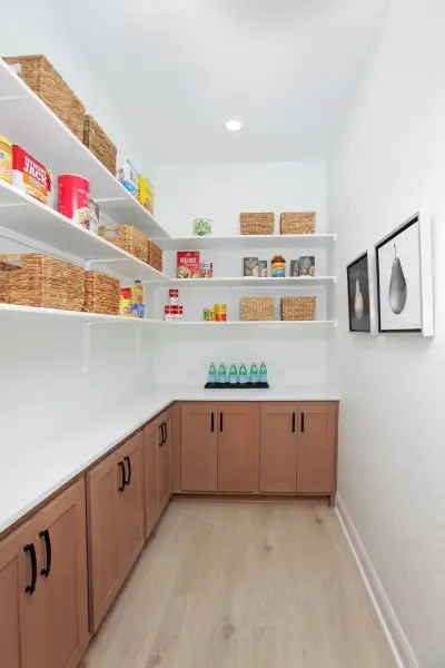 Overlook Working Pantry
