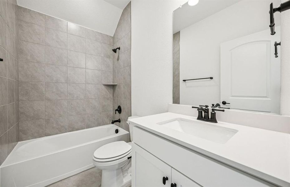 Spacious secondary bathroom Spacious secondary bathroom