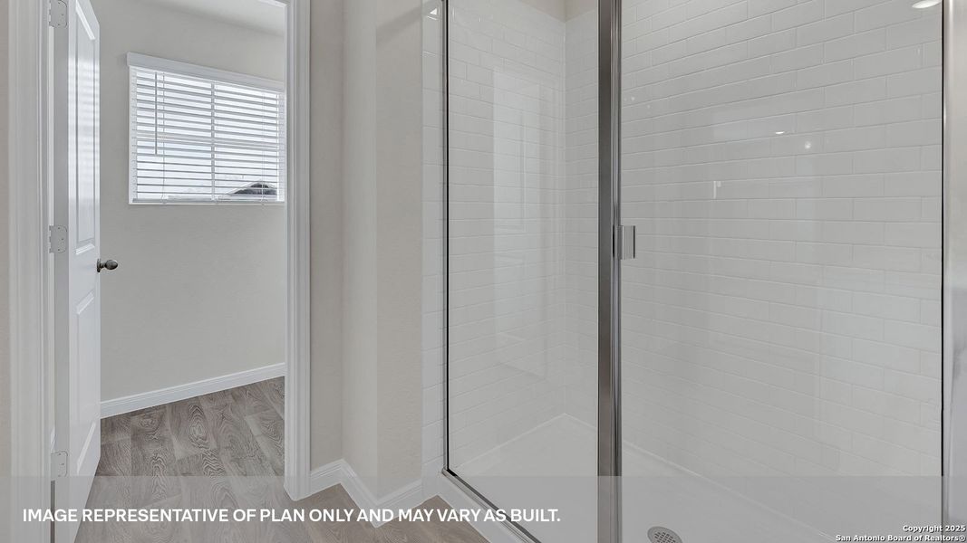 Spacious, unfurnished interior of a new home in Paramount, Kyle (Image 29).