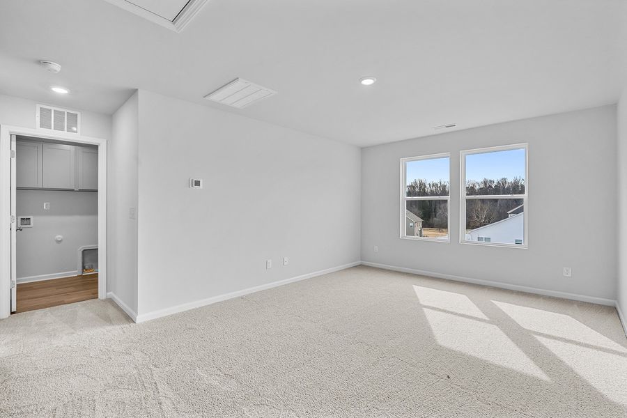 Spacious, unfurnished interior of a new home in Hanes Lake, Winston-Salem (Image 26).