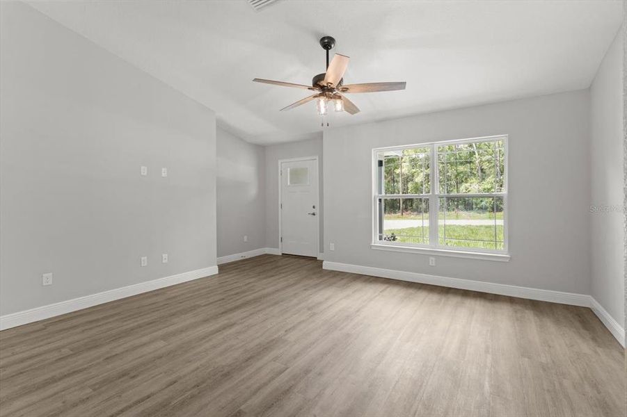 Spacious, unfurnished interior of a new home in , Citrus Springs (Image 22).