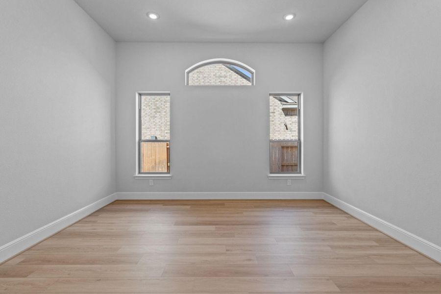 Spacious, unfurnished interior of a new home in Valencia 70', Manvel (Image 27).