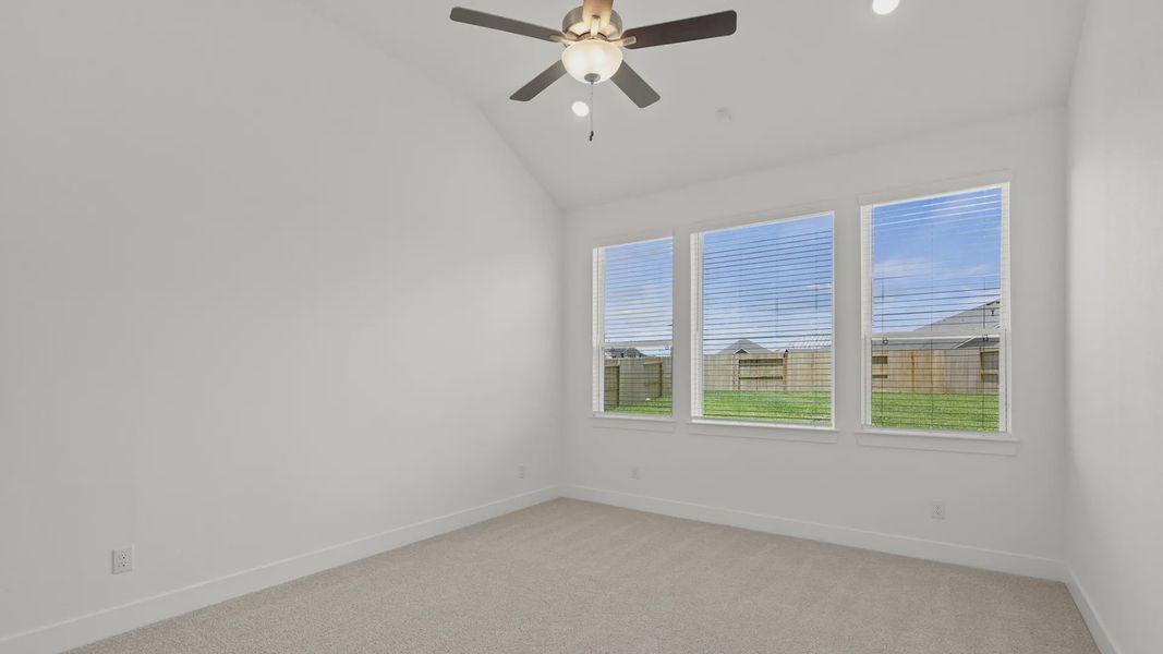 Spacious, unfurnished interior of a new home in Sienna 45', Missouri City (Image 27).