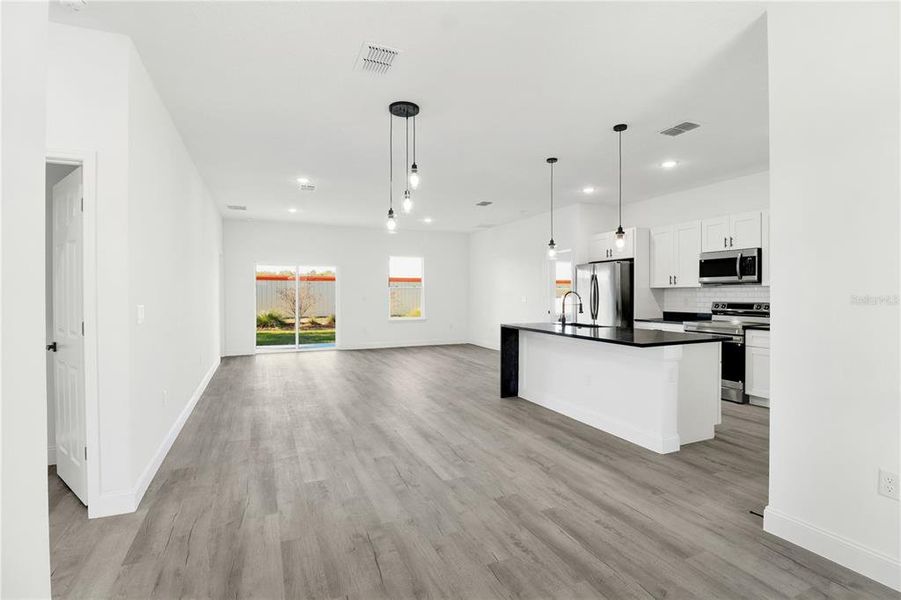 Spacious, unfurnished interior of a new home in , Ocala (Image 14).
