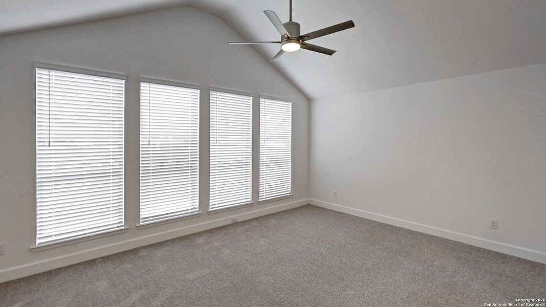 Spacious, unfurnished interior of a new home in Esperanza 80', Boerne (Image 24).