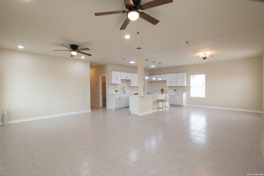 Spacious, unfurnished interior of a new home in , New Braunfels (Image 11).