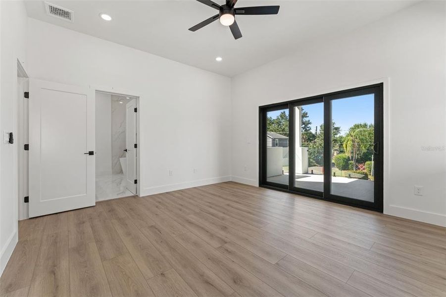Spacious, unfurnished interior of a new home in , Tampa (Image 21).