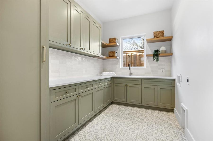 Furnished interior view inside a new home in , Dallas (Image 16).