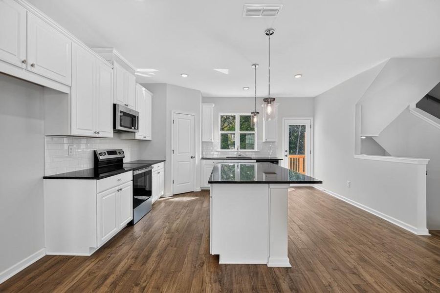Furnished interior view inside a new home in Rosewood Farm, Lawrenceville (Image 13).