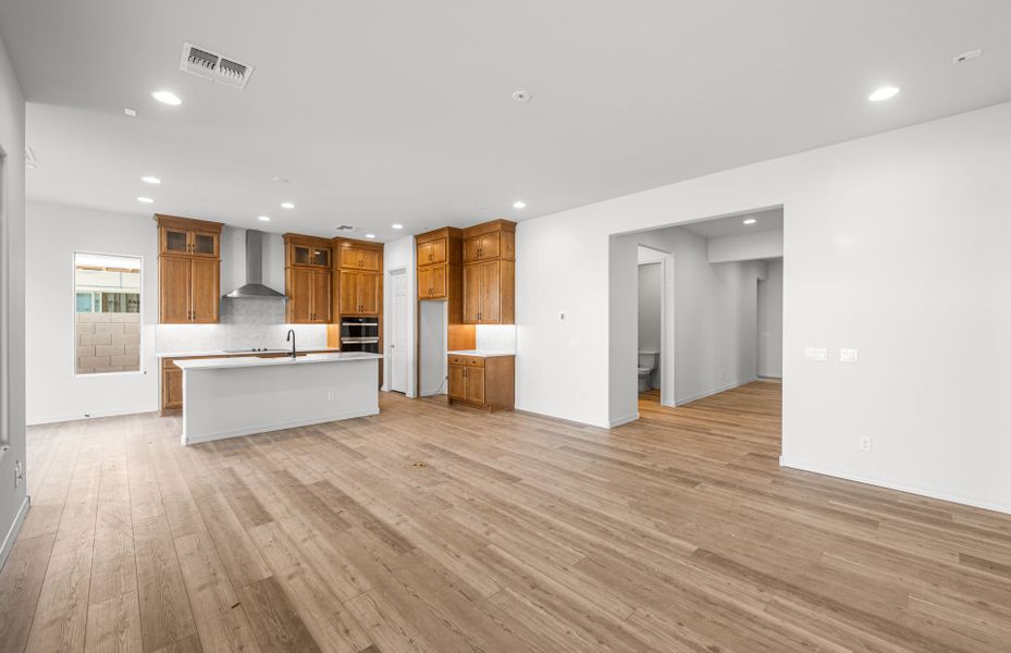 Spacious, unfurnished interior of a new home in Artisan at Asante, Surprise (Image 28).