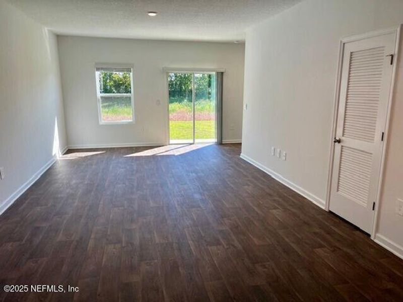 Spacious, unfurnished interior of a new home in Corsair, Middleburg (Image 22).