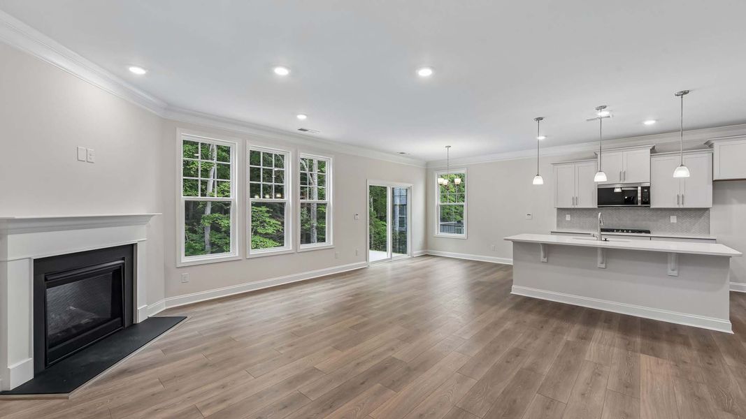 Spacious, unfurnished interior of a new home in Oak Grove Hill, Huntersville (Image 10).