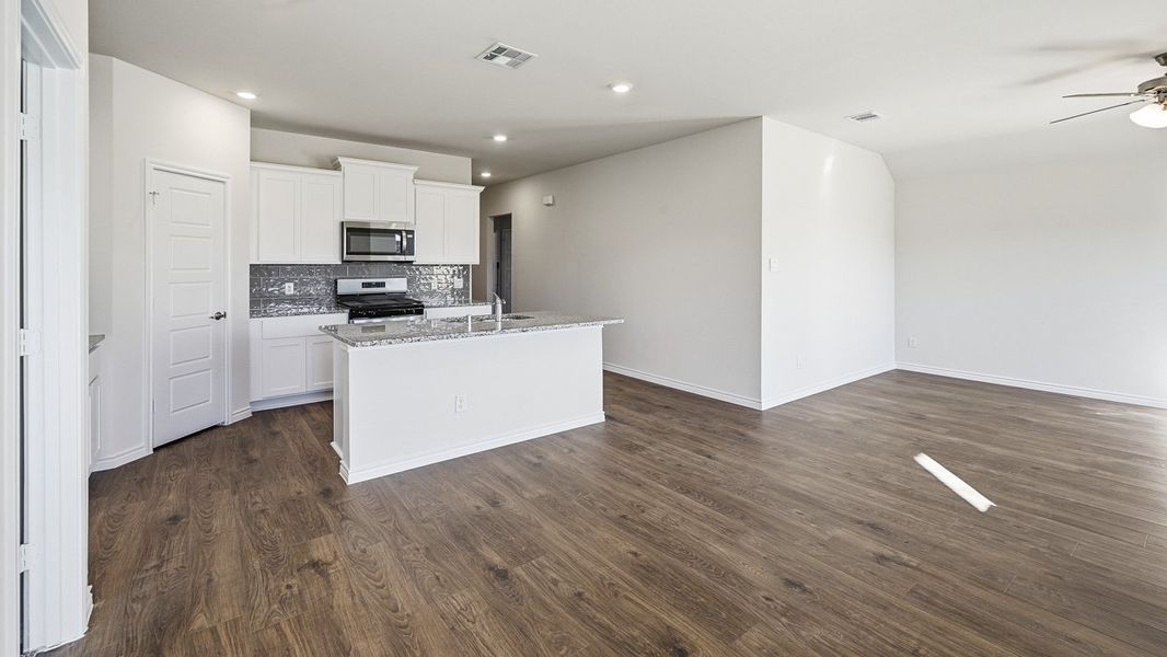 Spacious, unfurnished interior of a new home in Trailstone, Caddo Mills (Image 27).