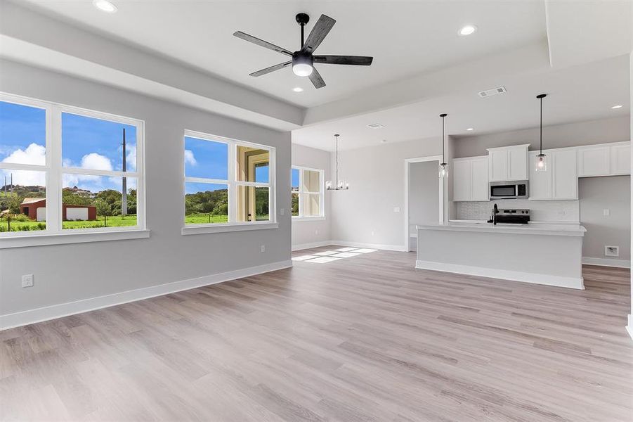 Spacious, unfurnished interior of a new home in , Marble Falls (Image 28).