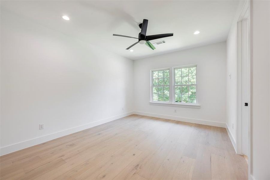 Spacious, unfurnished interior of a new home in , Dallas (Image 19).
