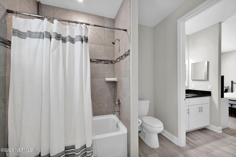 Furnished interior view inside a new home in , Middleburg (Image 59).