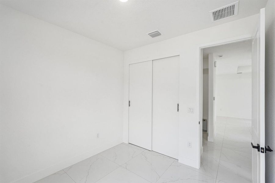 22-web-or-mls-W Broad Cir-S2404-022 22-web-or-mls-W Broad Cir-S2404-022