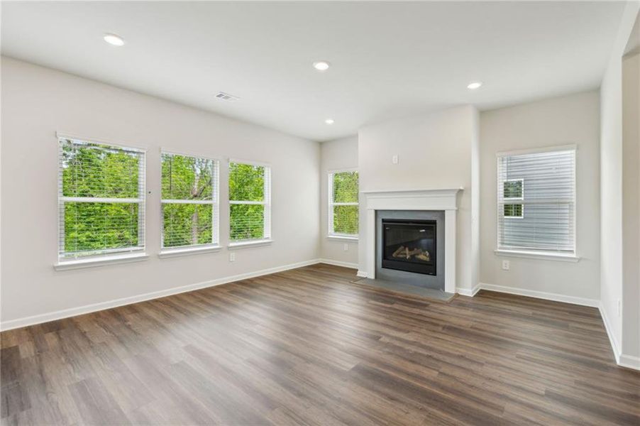 Spacious, unfurnished interior of a new home in Ivey Township, Dallas (Image 20).