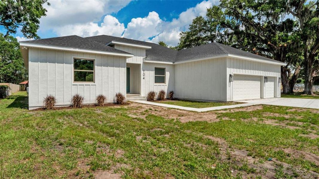 Front exterior of a new home in , Plant City, FL, highlighting curb appeal (Image 2). Front exterior of a new home in , Plant City, FL, highlighting curb appeal (Image 2).