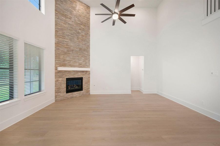 Spacious, unfurnished interior of a new home in Lone Star Landing, Montgomery (Image 43).