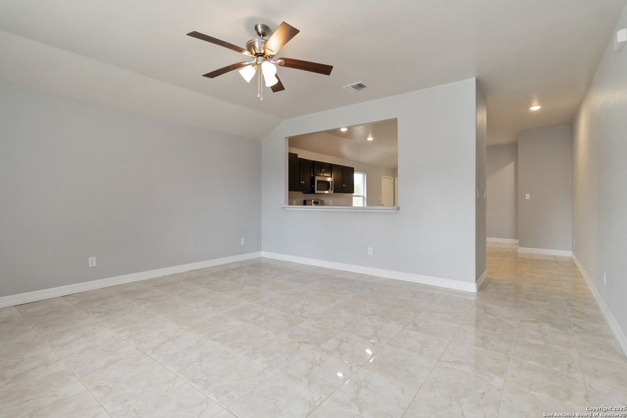Spacious, unfurnished interior of a new home in , San Antonio (Image 12).