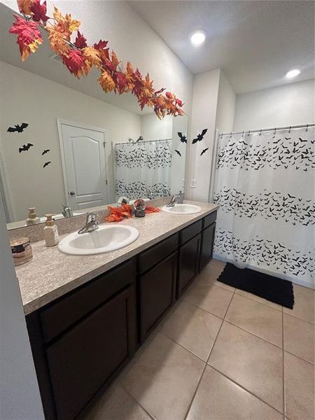 Furnished interior view inside a new home in , Davenport (Image 36).